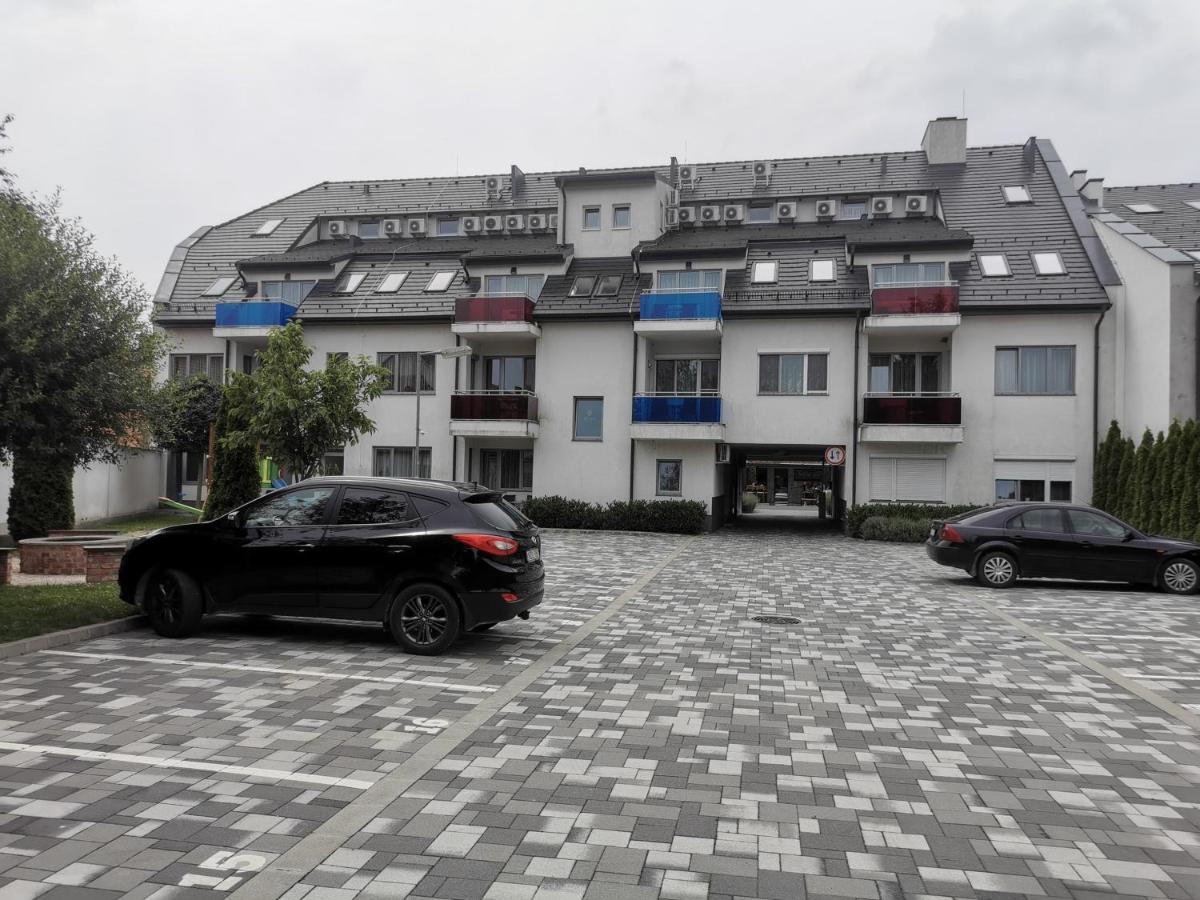 Szabo Apartman Sárvár Exteriör bild