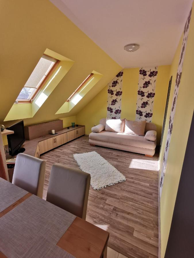 Szabo Apartman Sárvár Exteriör bild